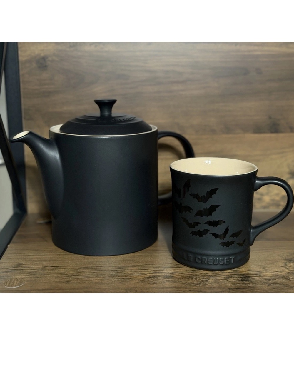Le Creuset Matte Black Grand Teapot
1.3 Liter & Halloween Bats Coffee mug
14 oz